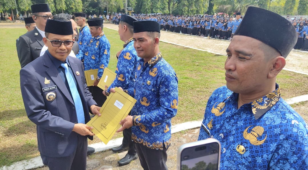 Sah! 4.231 PPPK Paruh Waktu Polman Terima SK, Bupati: Jaga Loyalitas atau Dievaluasi