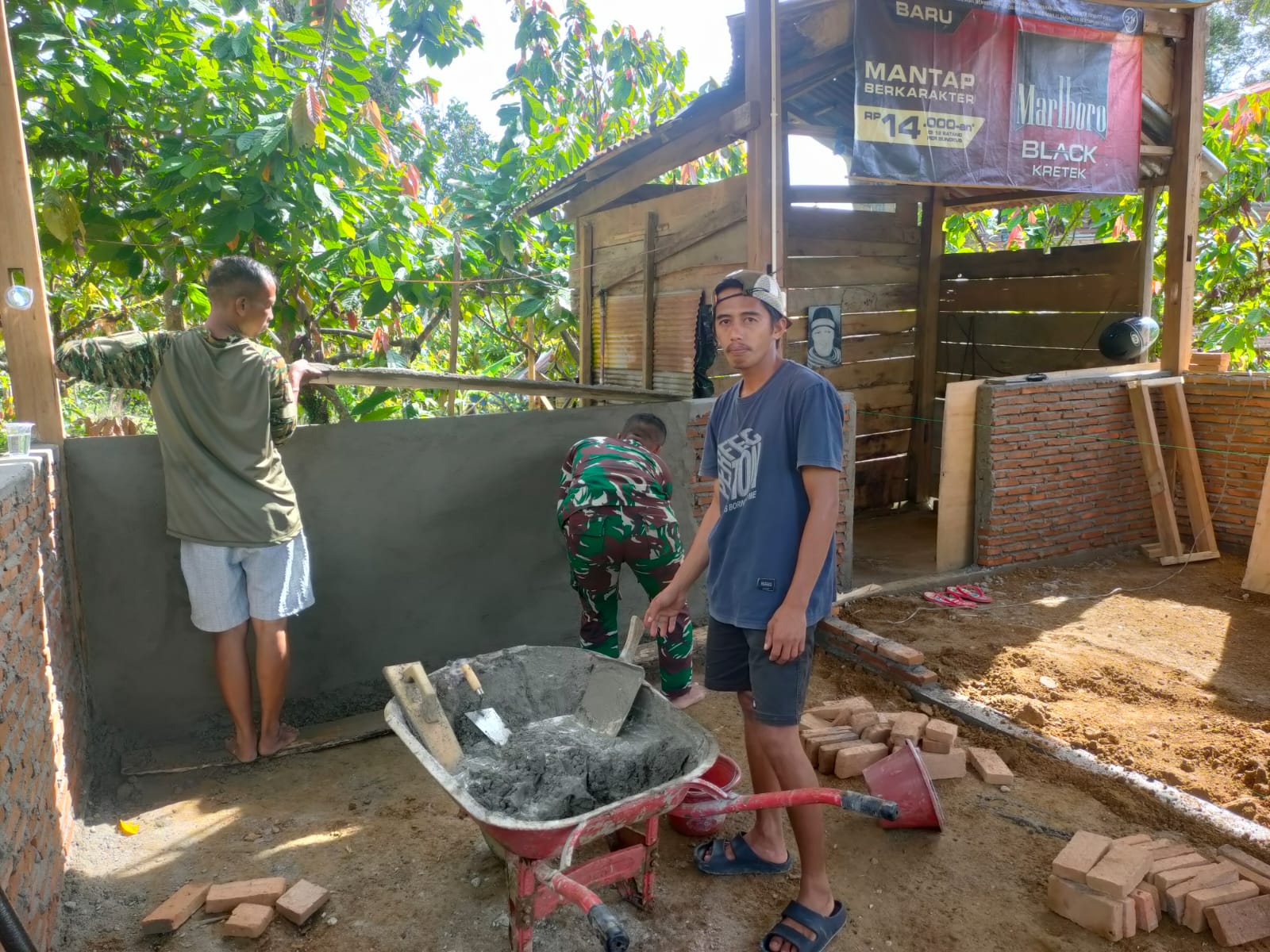 TMMD ke-127 Kodim 1402/Polman Renovasi Rumah Warga di Desa Bulo