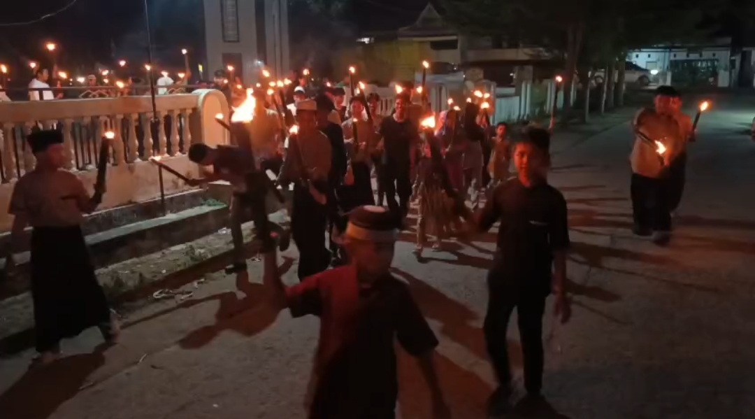 Semarakkan Ramadan, Remaja Masjid Pappang Gelar Pawai Obor Keliling Kampung