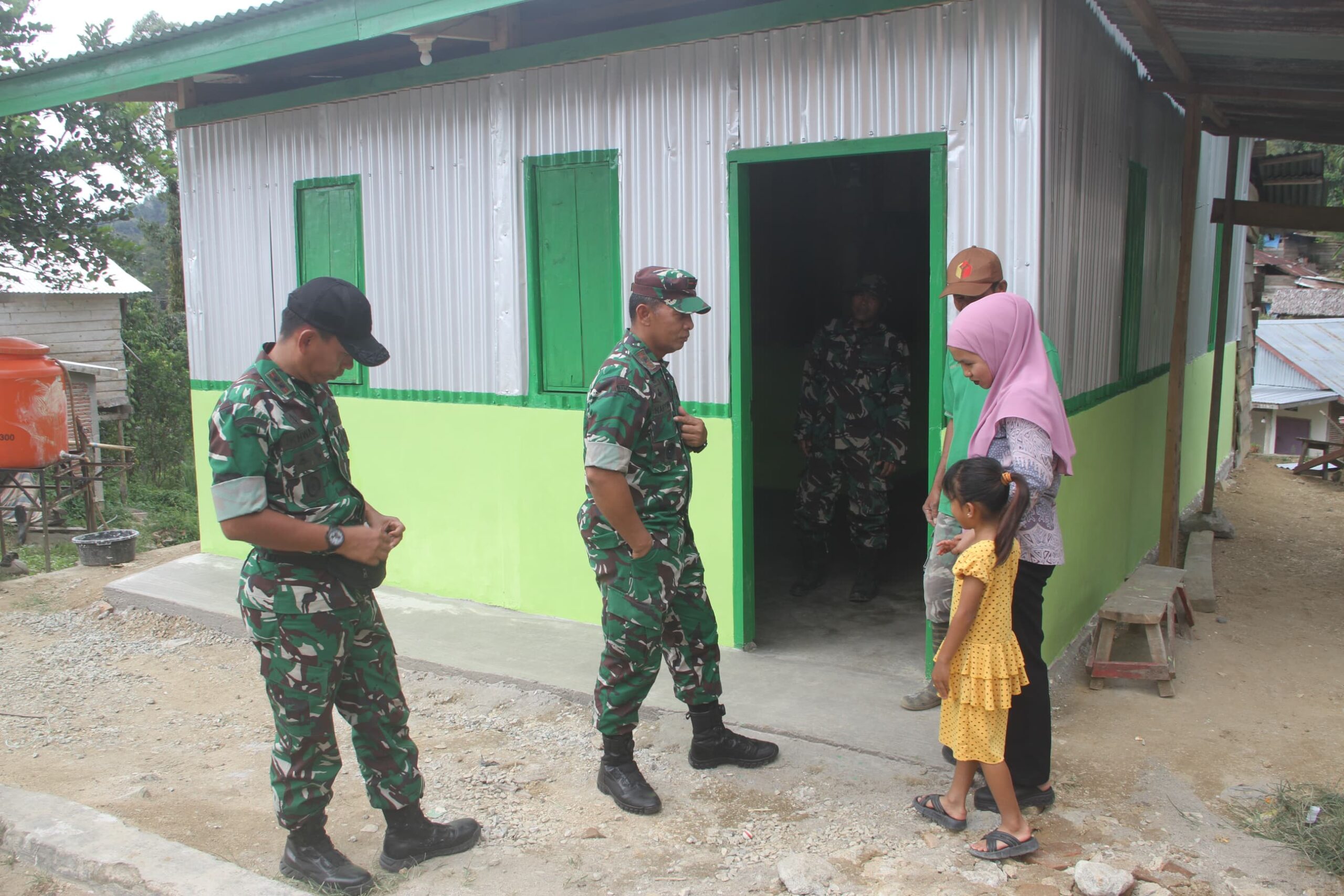 Wujudkan Harapan Warga, Danrem 142/Tatag Tinjau Hasil Bedah Rumah TMMD di Polewali Mandar