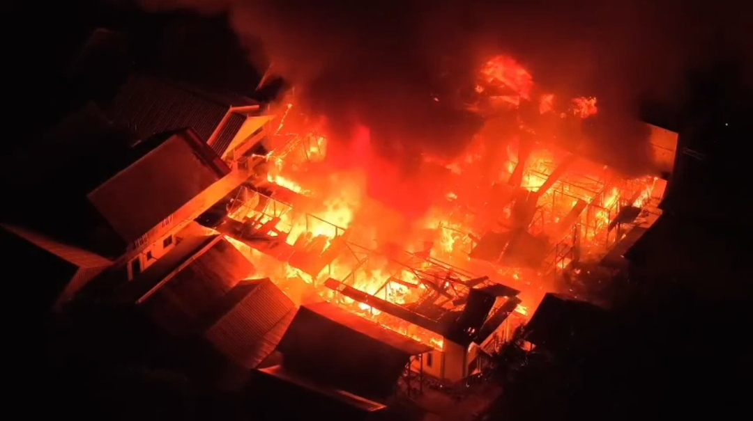 Kebakaran Hebat di Galung Tulu: Puluhan Rumah Hangus, Satu Warga Meninggal Dunia