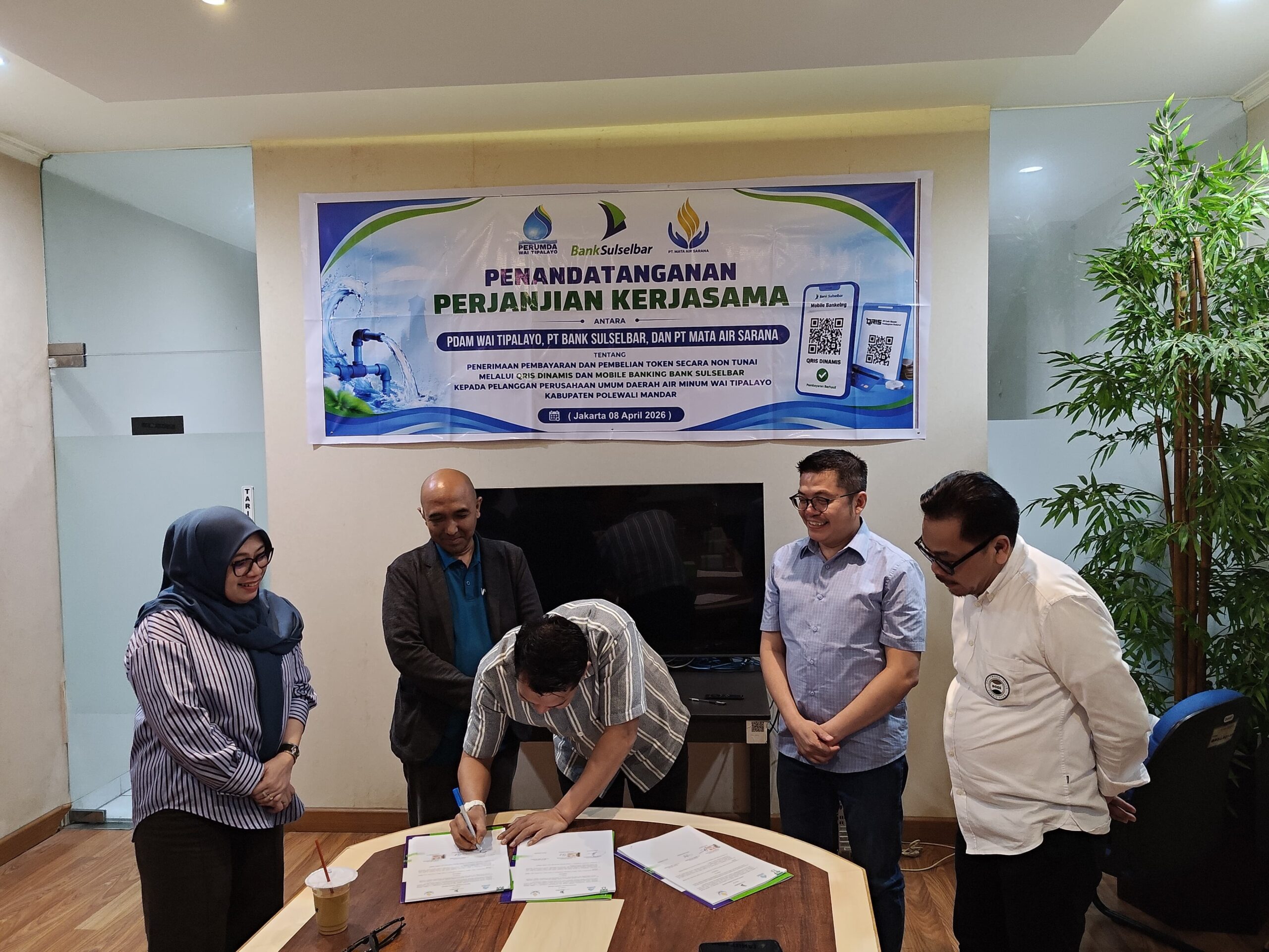 PDAM Polman Go Digital! Perumda Wai Tipalayo dan Bank Sulselbar Teken PKS di Jakarta