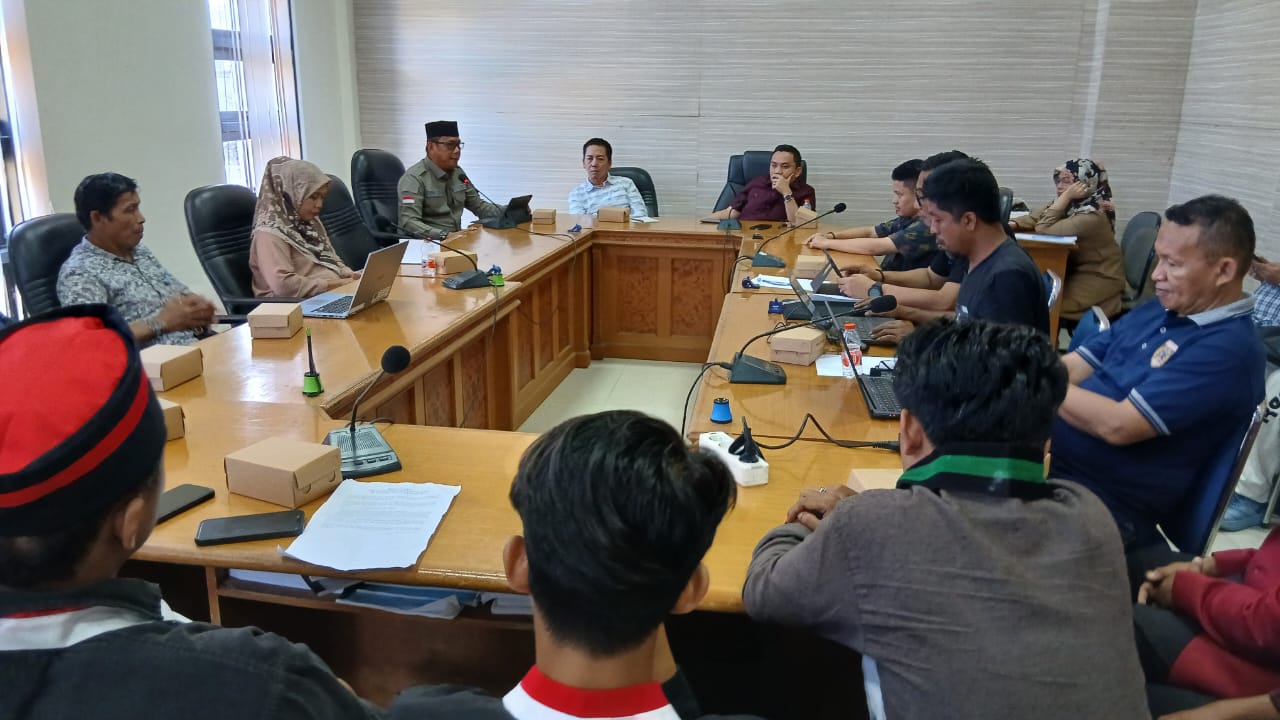 Mahasiswa dan DPRD Polman Gelar RDP Bahas Isu Nasional hingga Sekolah Terpencil