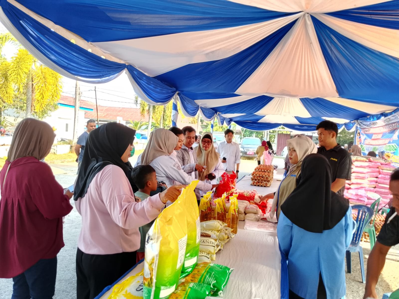 GPM Serentak Dinas Pangan Sulbar, Warga Dapatkan Pangan Murah