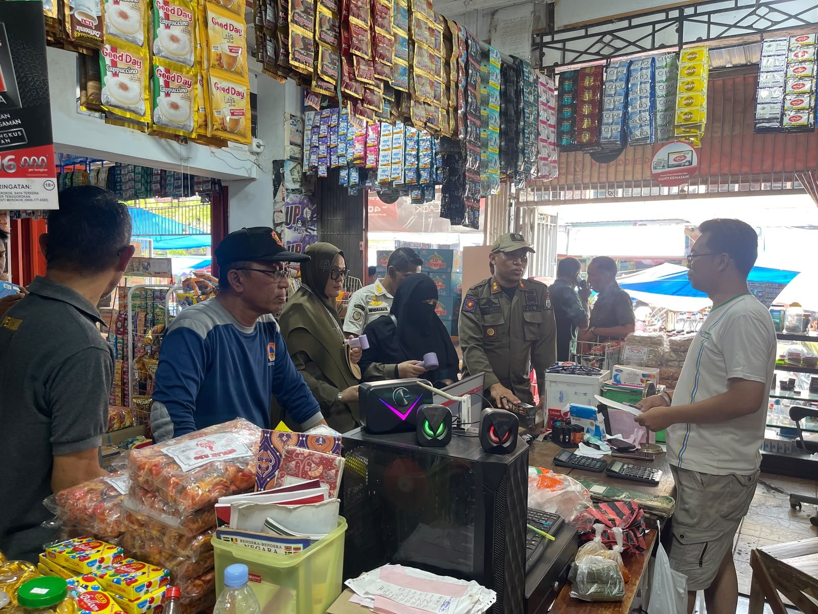 Gempur Rokok Ilegal, Satpol PP Sulbar dan Polman Sasar Pasar Sentral Pekkabata