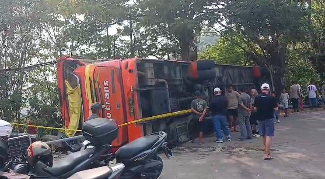 21 Orang Luka Akibat Kecelakaan Tunggal Bus Neo Trans di Mamuju