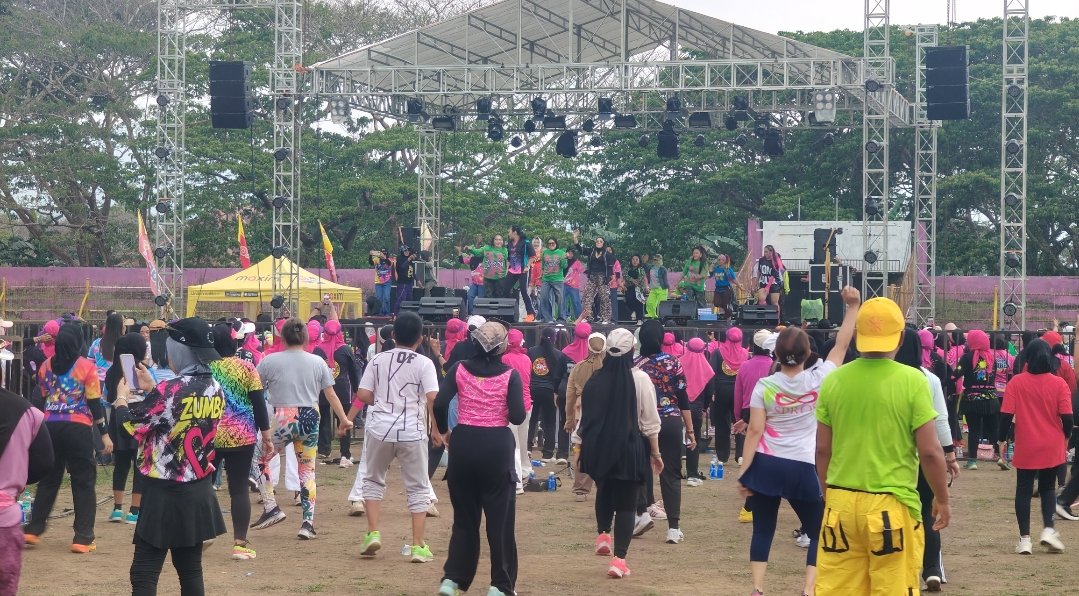 Ratusan Warga Padati Zumba Party Tipalayo Music Fest 2026 di Stadion S Mengga